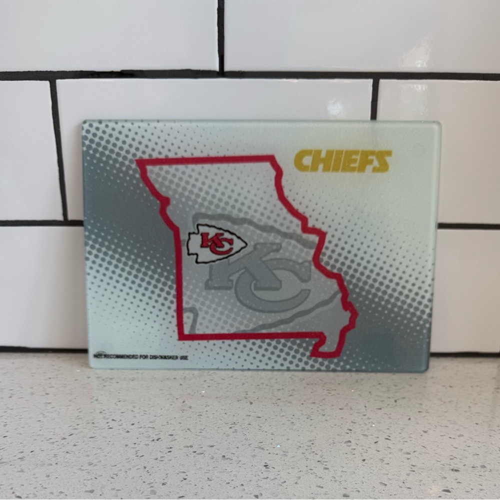 New~NFL Kansas City Chiefs Logo Glass Cutting Board with Red and Gray Design